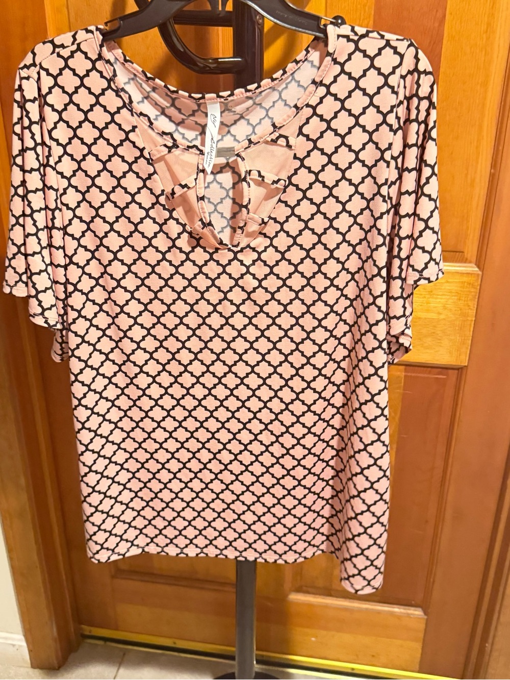 NY Collection Women’s Pink Short-Sleeve Top with Black Lattice Pattern
